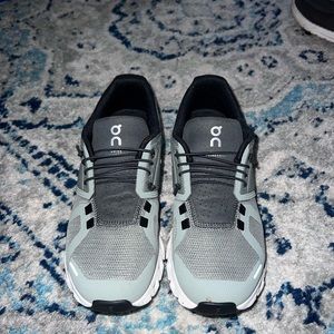 On cloud cloud x size 7.5